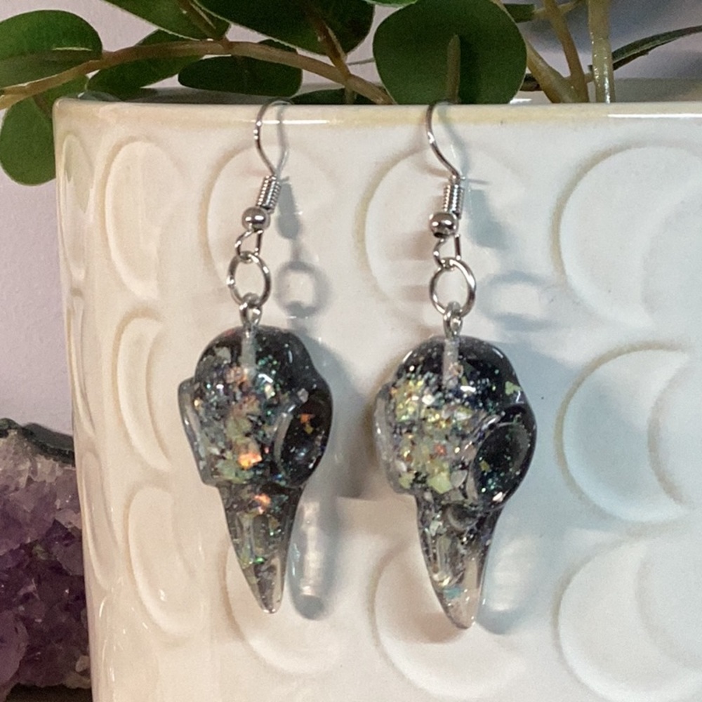 š„LAST PAIRš„ Raven's Skull Sparkle Fleck Earrings, Unisex - Picture 1 of 7